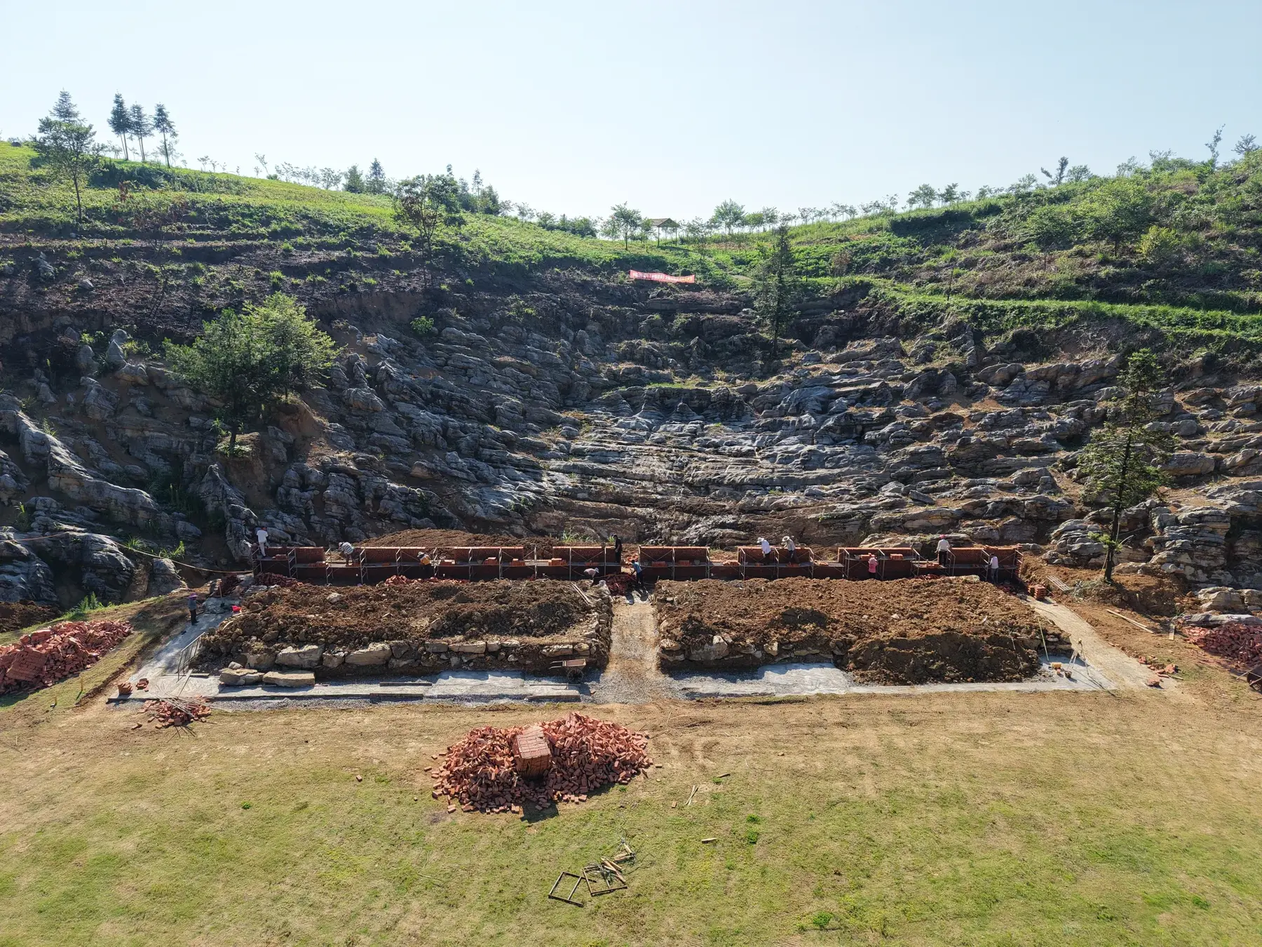 基础施工及场地建设